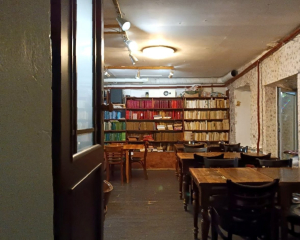 Зелёная Дверь