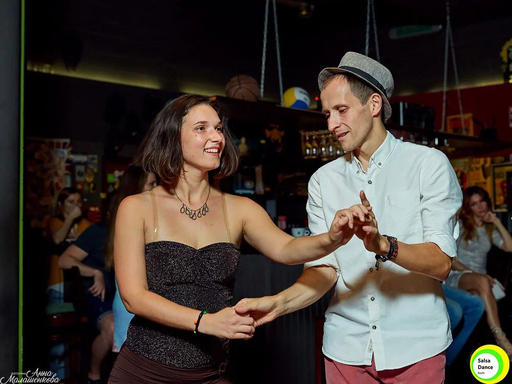 Сальса и бачата школа танцев и вечеринки СочиДэнс