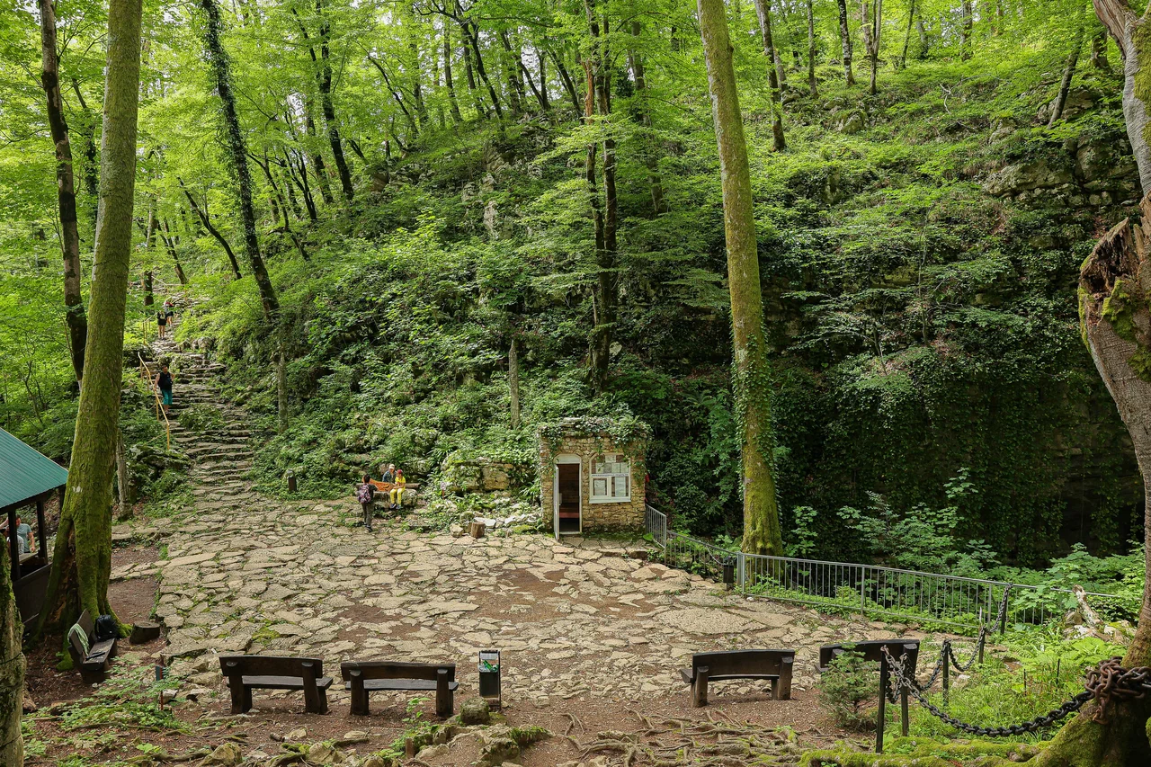 Воронцовские пещеры