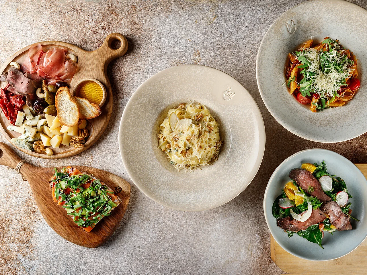 Здрасьте! Нам по пасте!